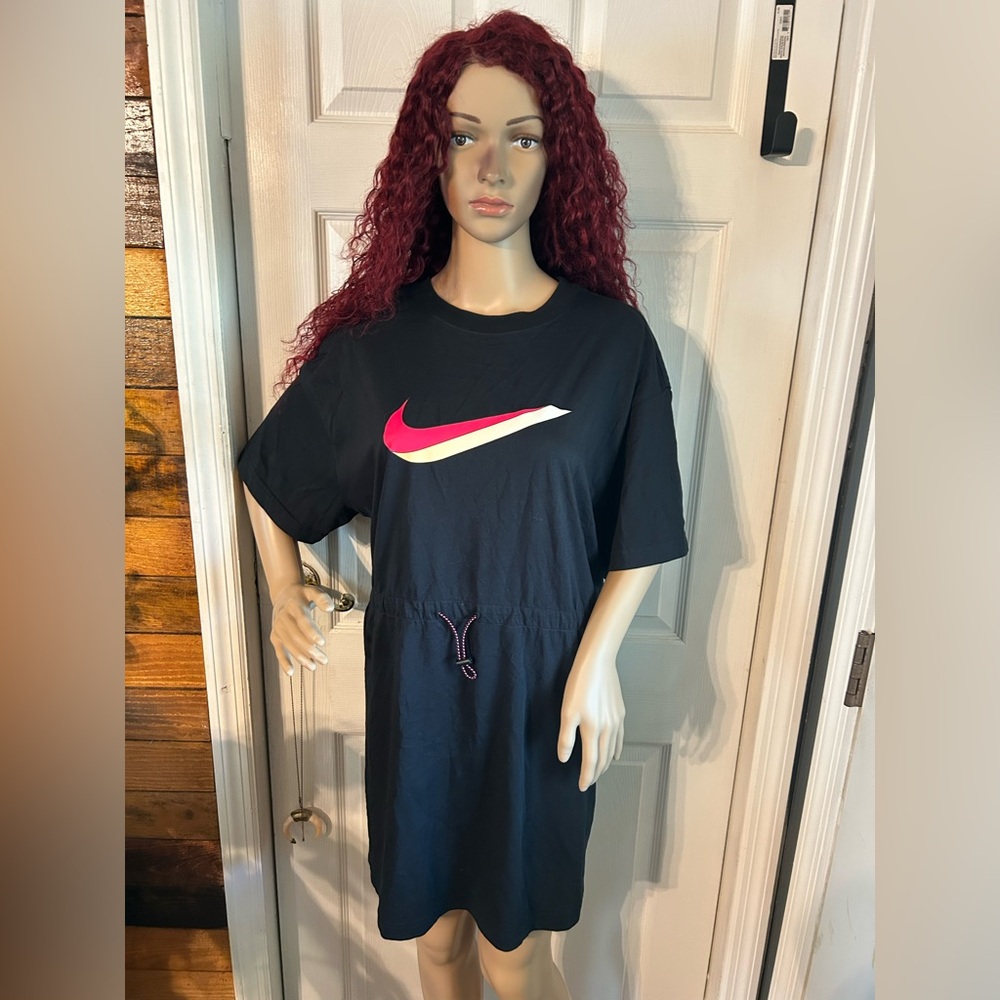 Nike T-SHIRT Black Dress  Sz LARGE